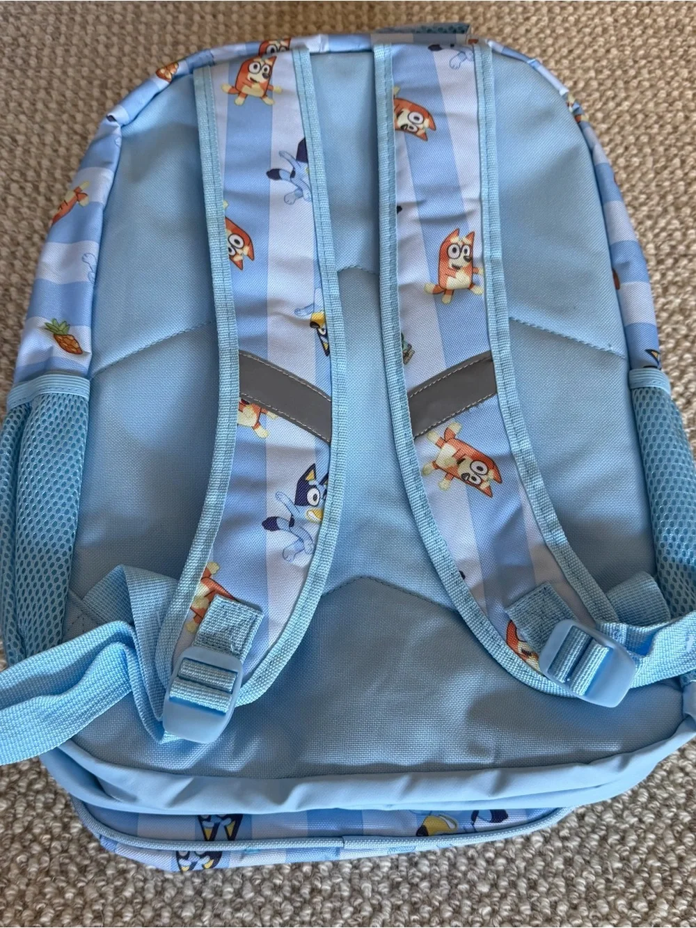 Bluey 17” 4 Piece Back Pack Set With Headphones Lunch Tote and Key Chain NEW